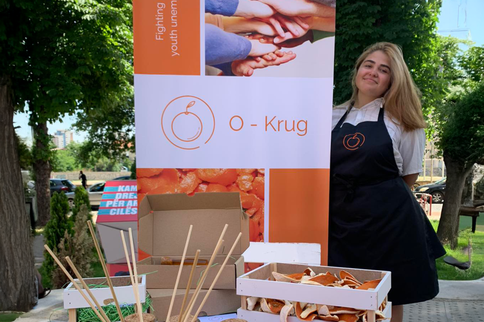 O-Krug founder Marija Burgieva at presenting her products at an event stand